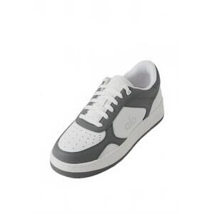 NEW ALO YOGA men's recovery mode leather sneakers in gray/white